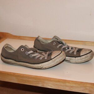 Gray lowtop converse